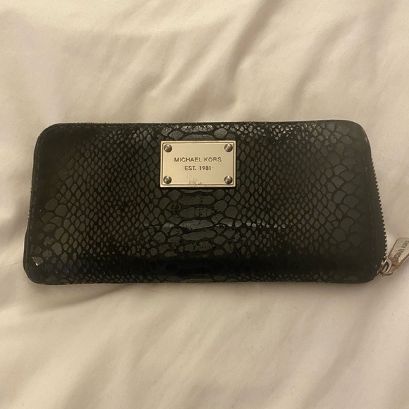 MICHAEL Michael Kors Handbags - MICHAEL KORS wallet, black w. silver hardware. Zipper, card slots on both sides.